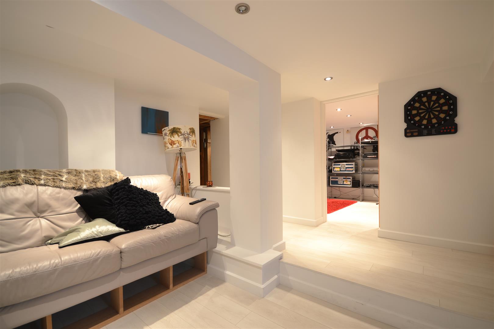 BASEMENT LOUNGE